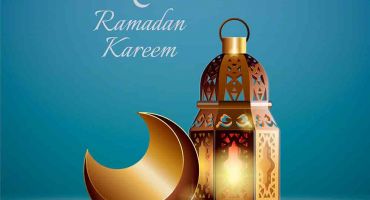 دانلود رایگان فایل وکتور رمضان کریم با هلال ماه و فانوس طلایی