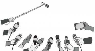 دانلود رایگان قالب لایه باز میکرفون در دست خبرنگاران