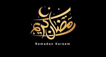 فایل وکتور رمضان کریم با فونت خوشنویسی طلایی و زمینه مشکی