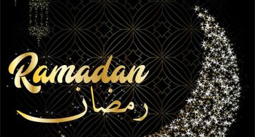 فایل وکتور رمضان با فونت طلایی و زمینه مشکی همراه با ماه و ستاره