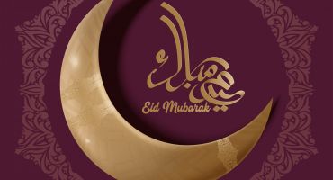 کارت تبریک عید فطر طرح ماه در میان نقوش اسلیمی